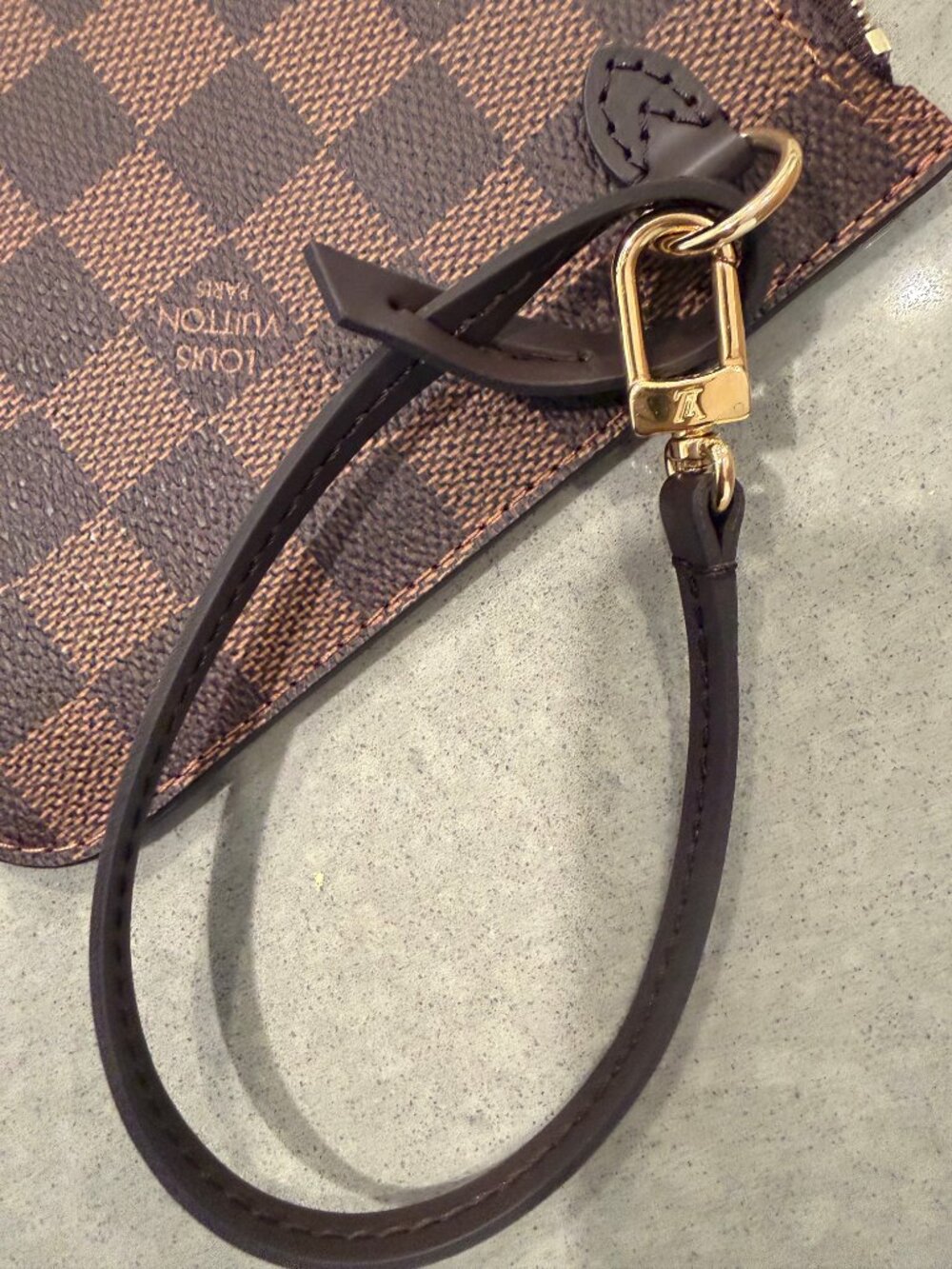 Louis Vuitton Neverfull Pochette (Damier Ebene / Cerise) – Never Used - Picture 3 of 5
